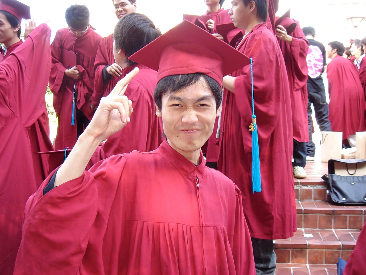 Students of Fengjia University in academic dress 20061129 01