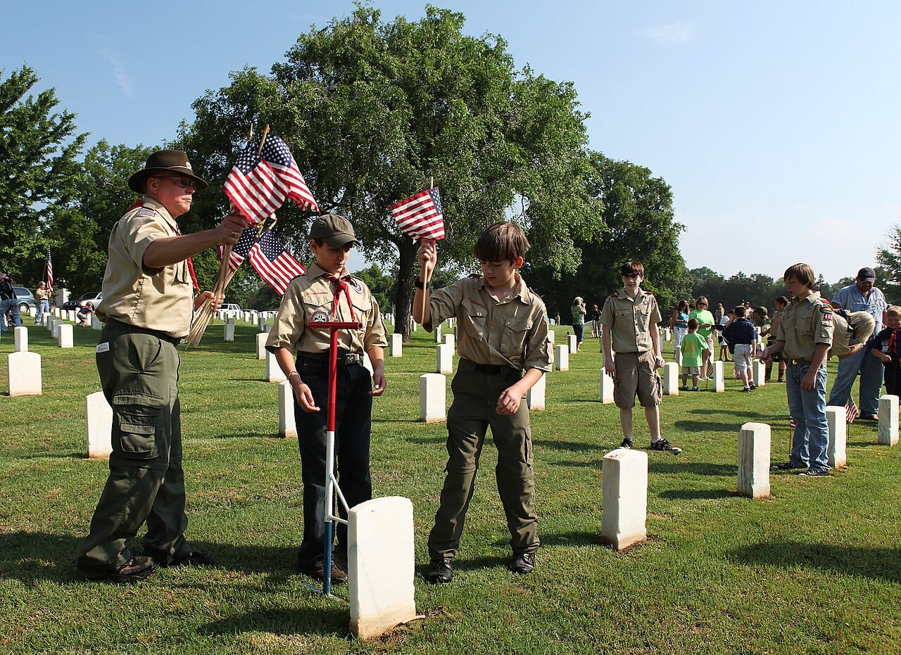 FEMA - 44433 - Boy scouts Place Flags at Tennessee National Memorial Cemetery