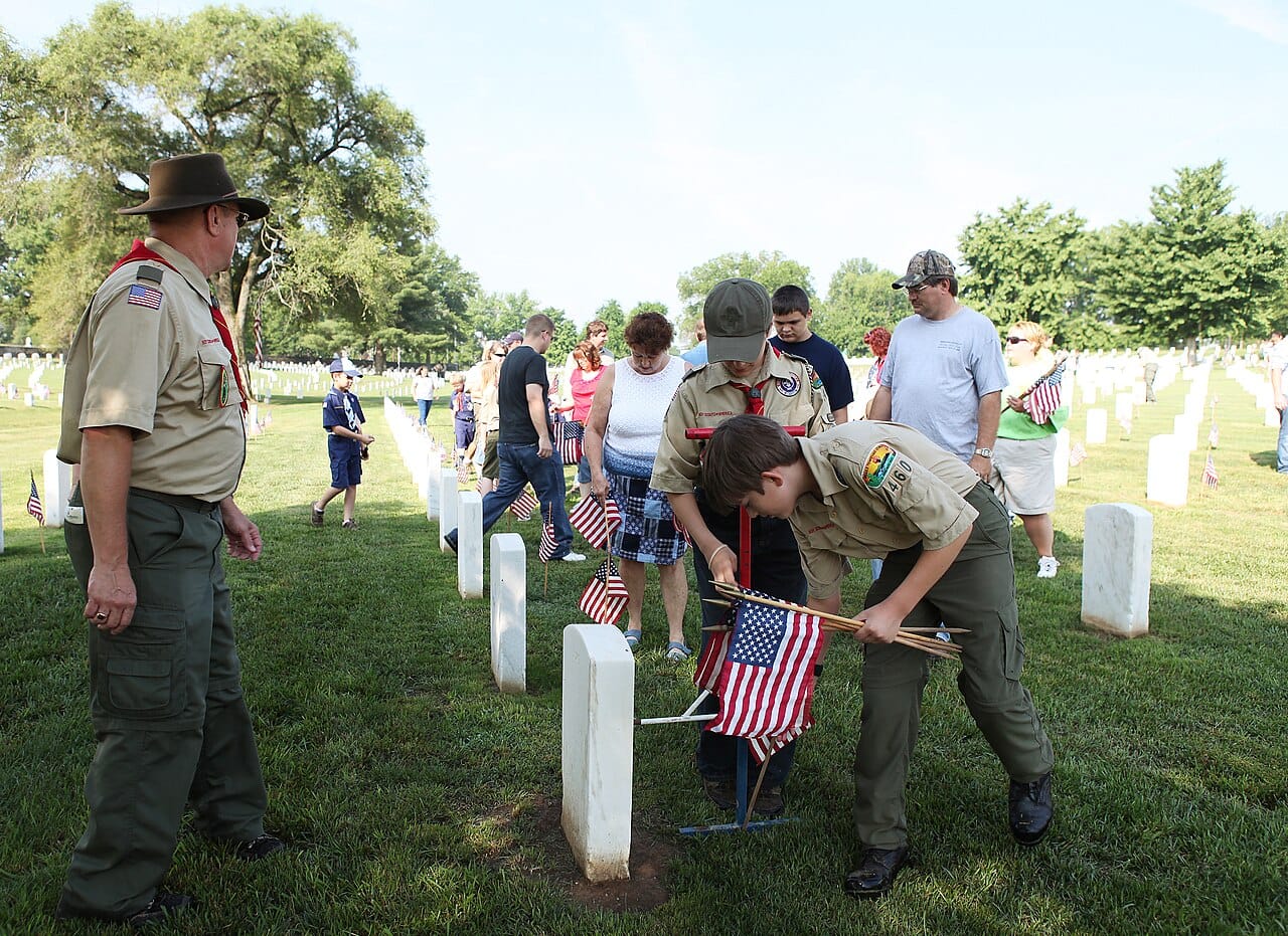 FEMA - 44470 - Boy Scouts place flags at Nashville National Memorial Cemetery