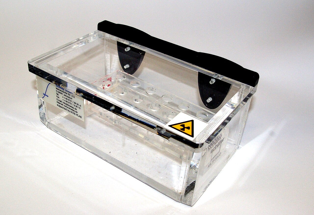 Radioactive shielding box for samples-closed