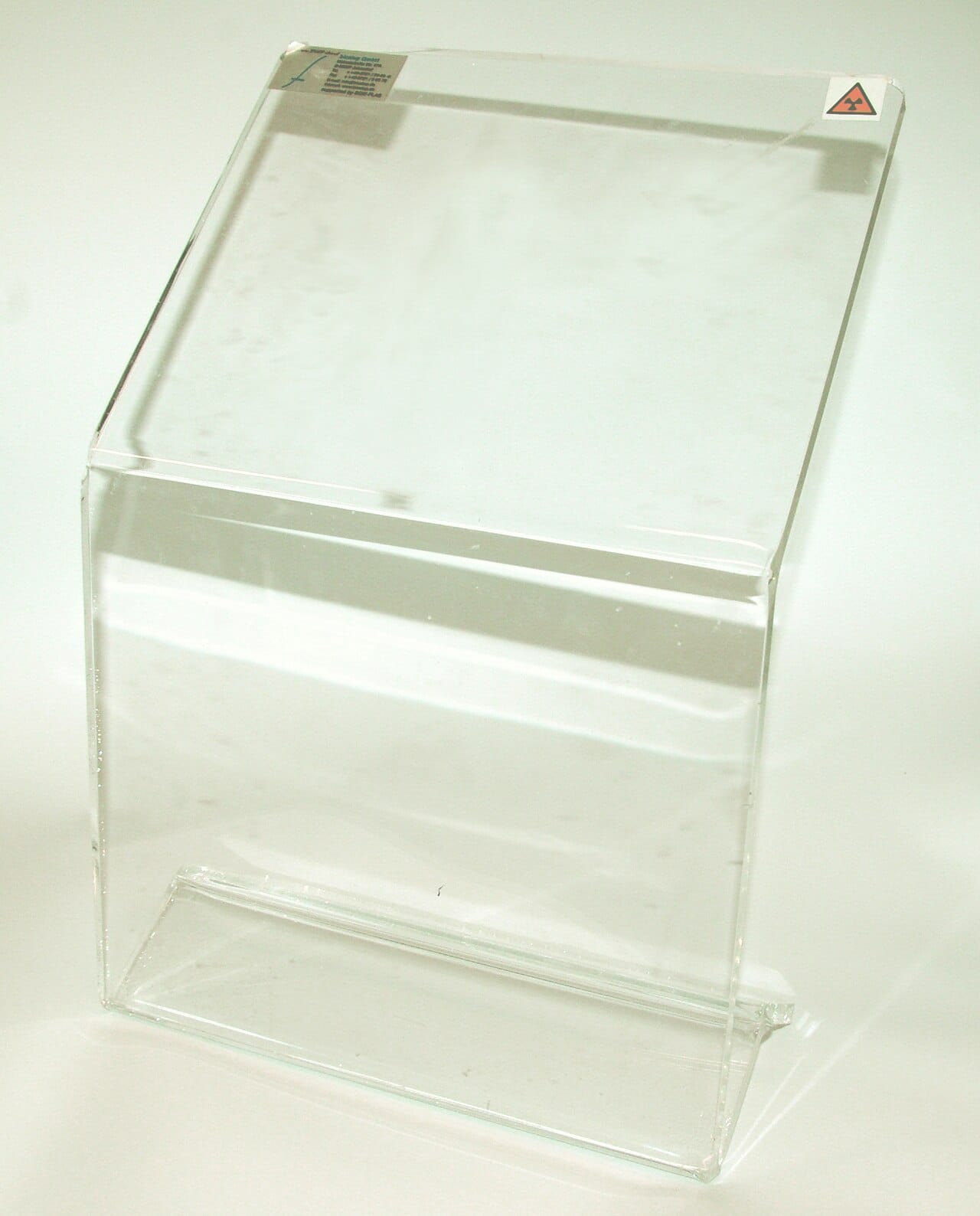 Radioactivity safety shield for experiments