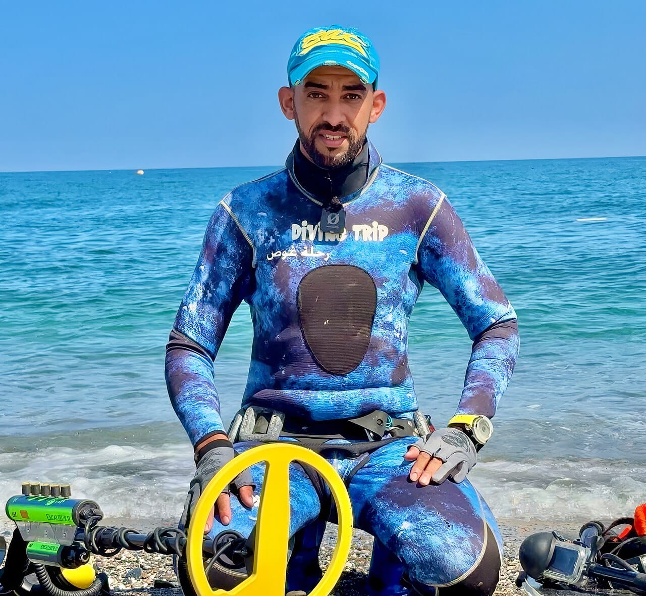 محمد بنجعة أثناء الغوص في أحد شواطئ المغرب – قناة رحلة غوص Diving Trip