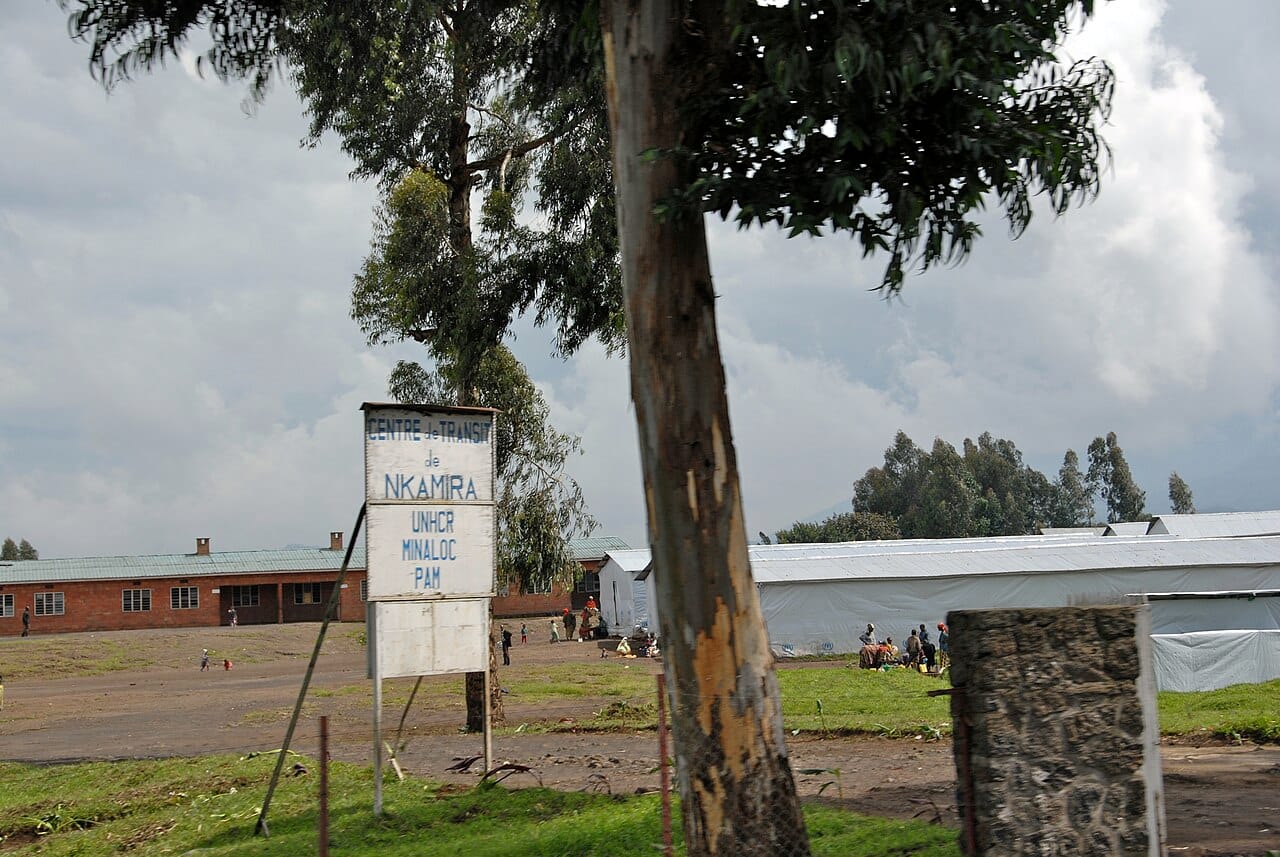 UN transition camp outside Gisenyi for refugees from Congo - Flickr - Dave Proffer