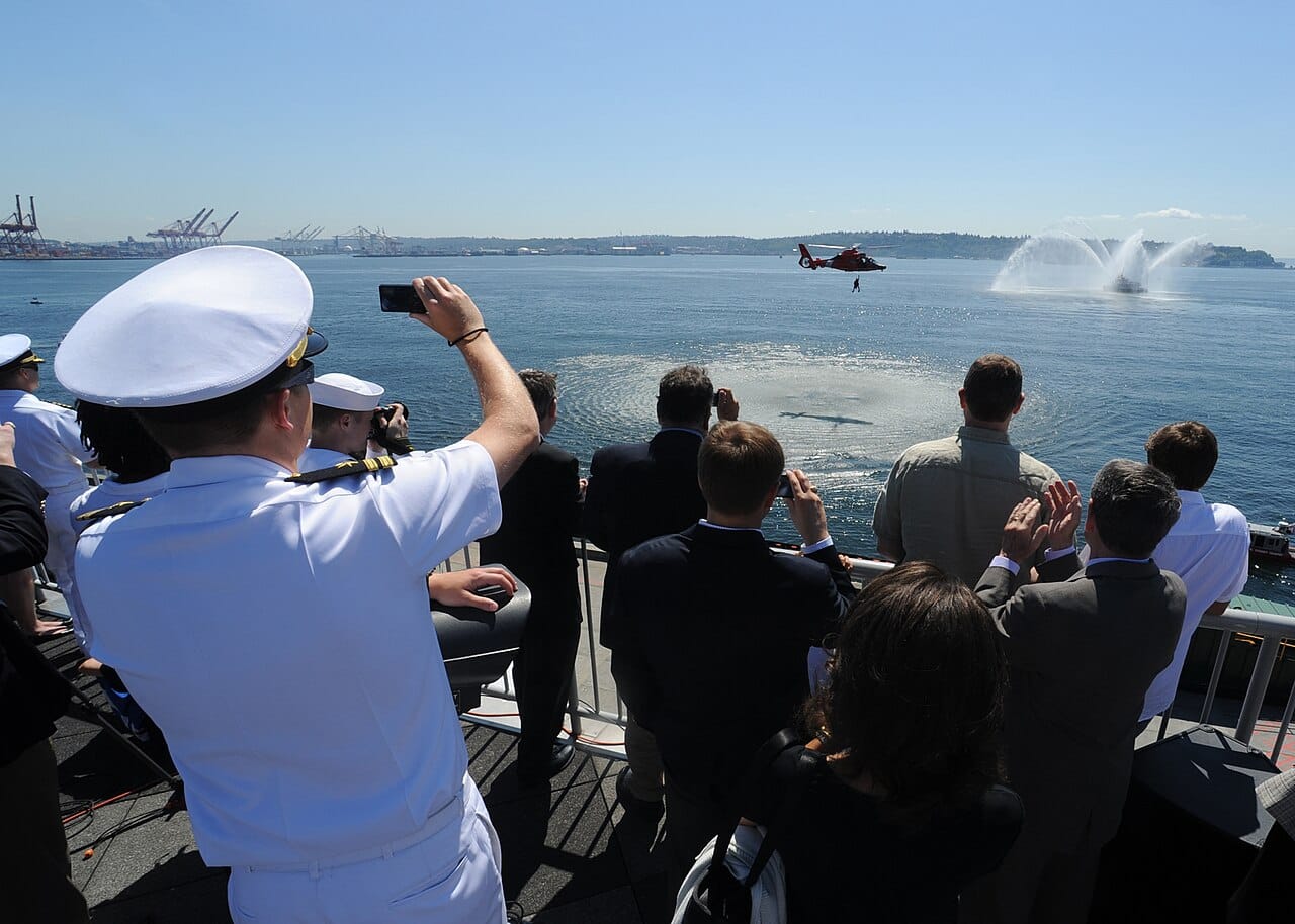 Flickr - Official U.S. Navy Imagery - Sailors and Seattle locals observe a Coast Guard search and rescue demonstration.