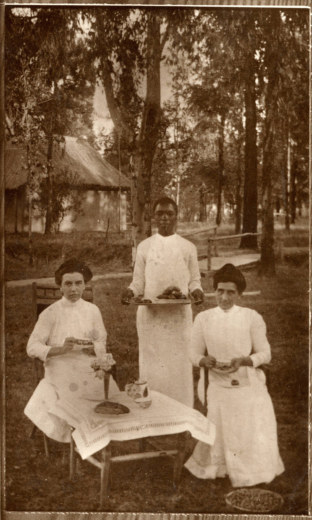 Tea served outdoors in Angola, around 1914.