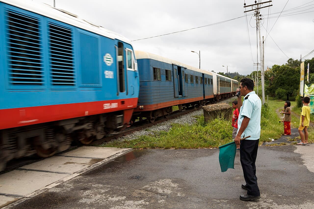 Sabah Malaysia Lineman-of-Sabah-State-Railway-in-Beaufort-02