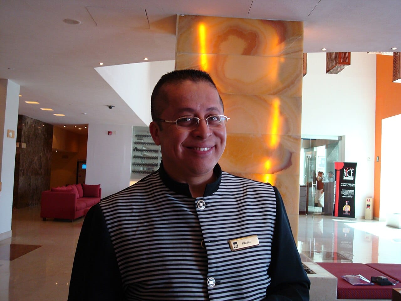 Raphael-Resort Bellman