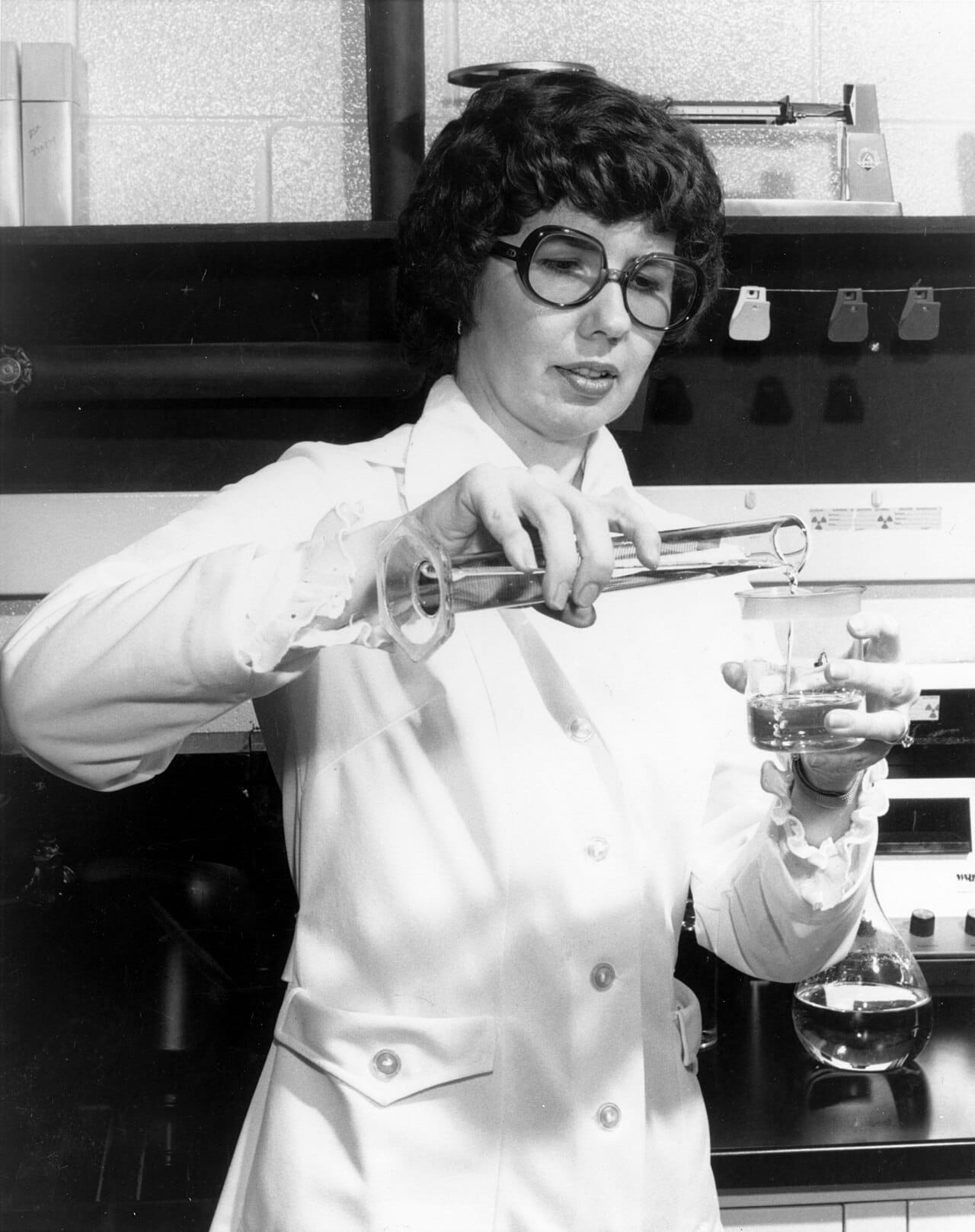 A chemist photographed at a bench in 1978.