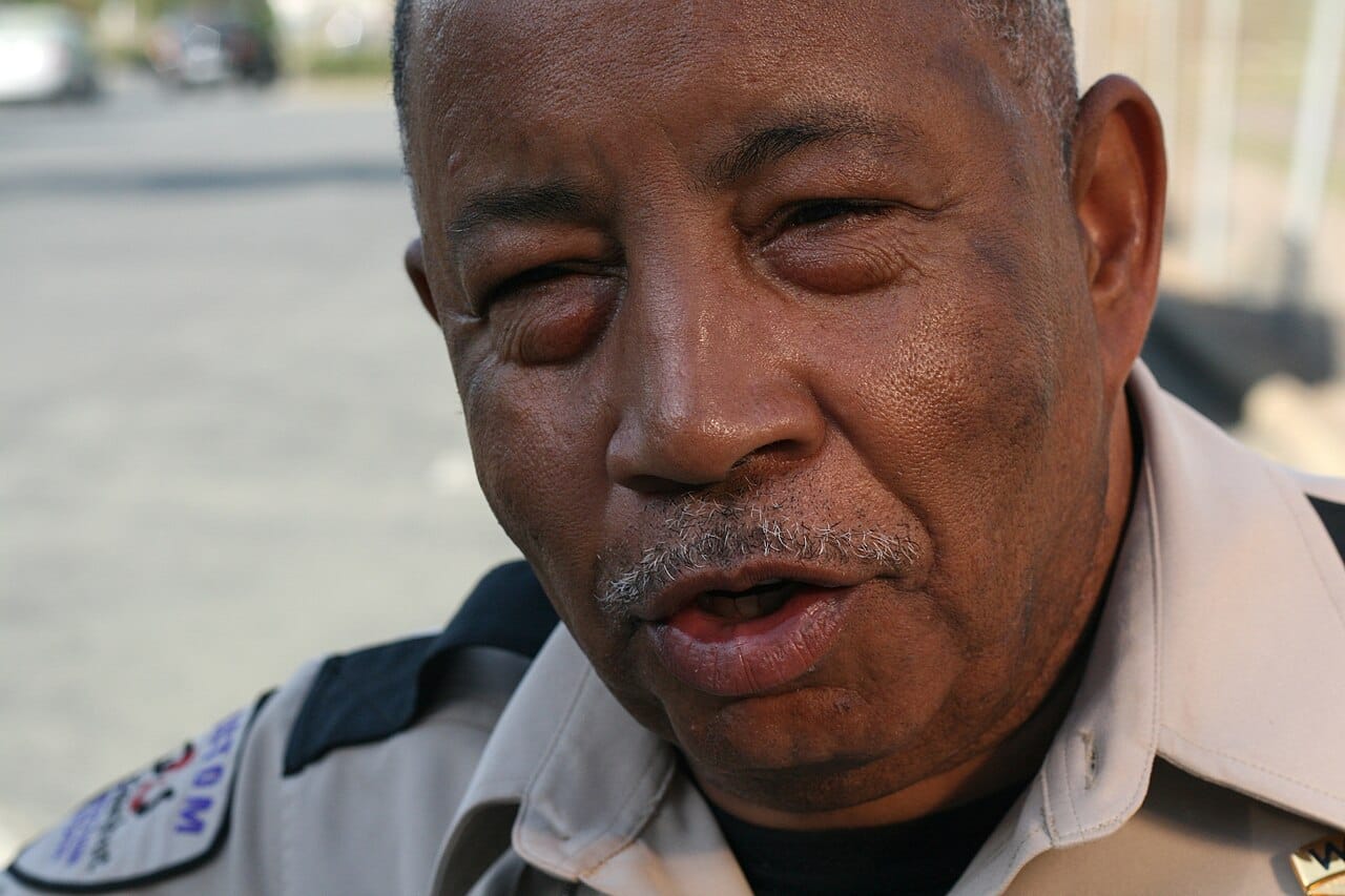 2010-04-06 Security guard